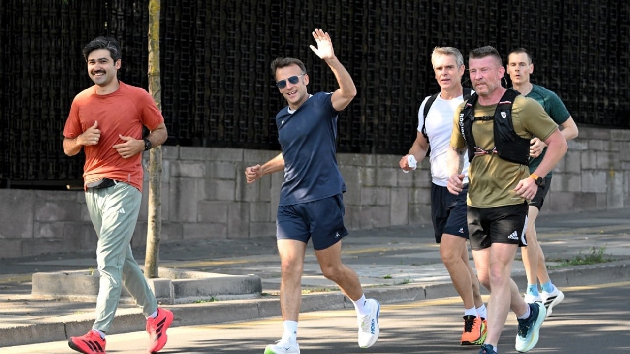 Foto - Günlerdir algı operasyonu yapıyorlardı! Macron caddede koştu Sözcü havasını aldı