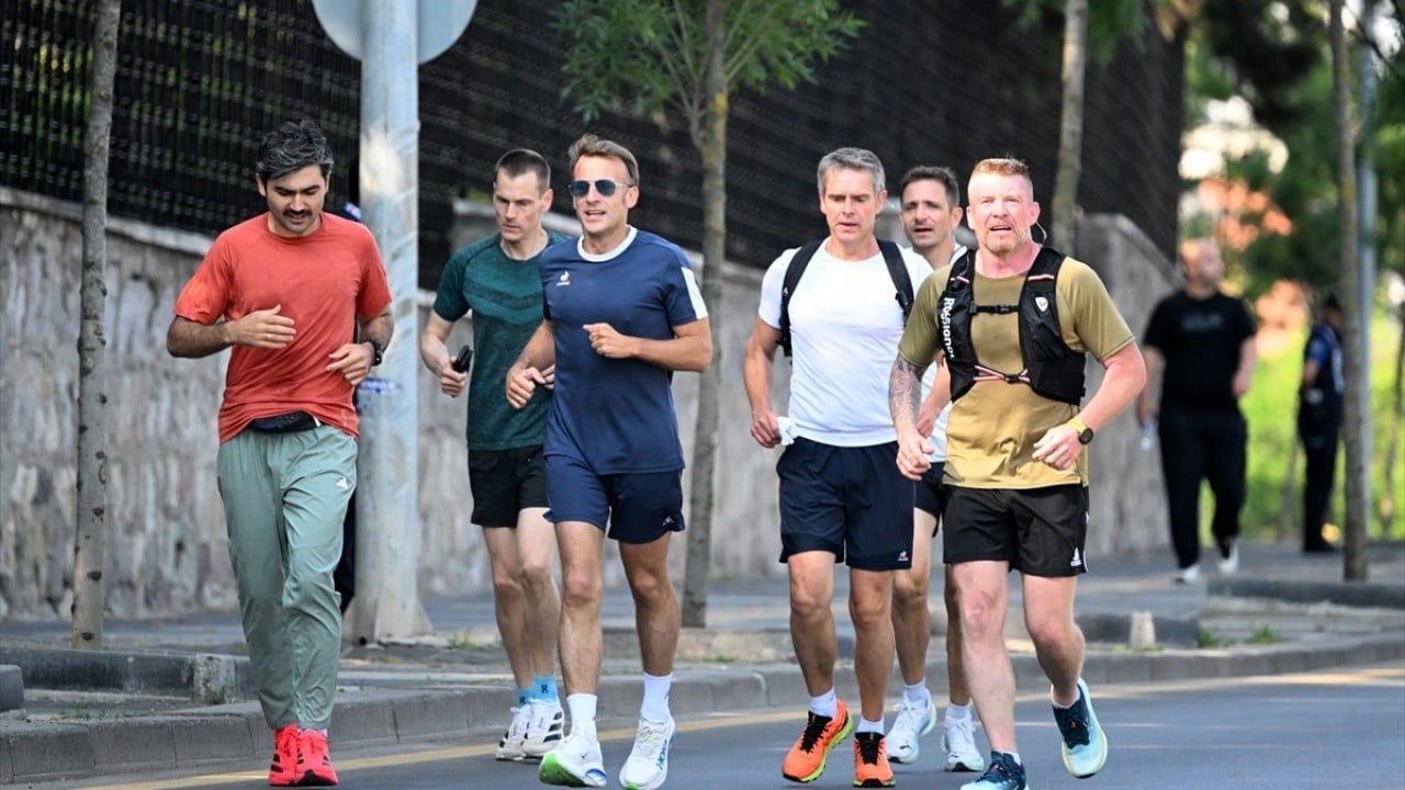 Foto - Günlerdir algı operasyonu yapıyorlardı! Macron caddede koştu Sözcü havasını aldı
