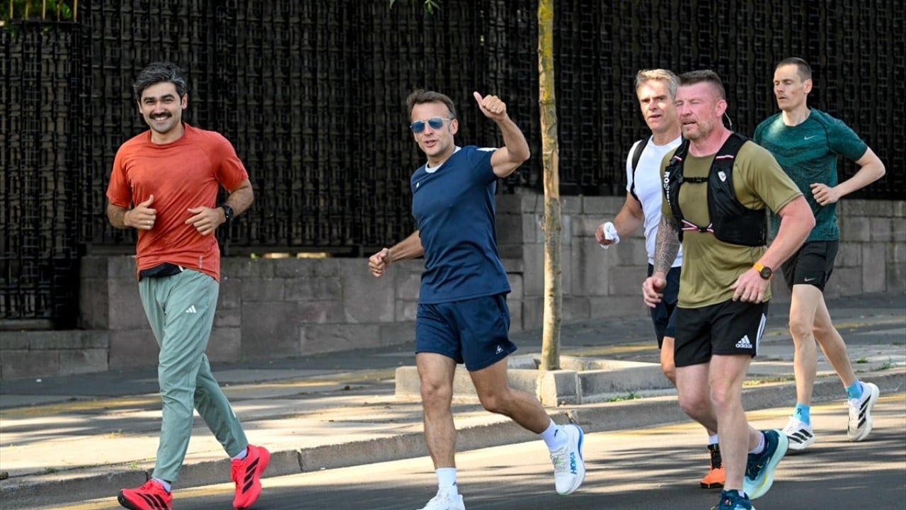Foto - Günlerdir algı operasyonu yapıyorlardı! Macron caddede koştu Sözcü havasını aldı