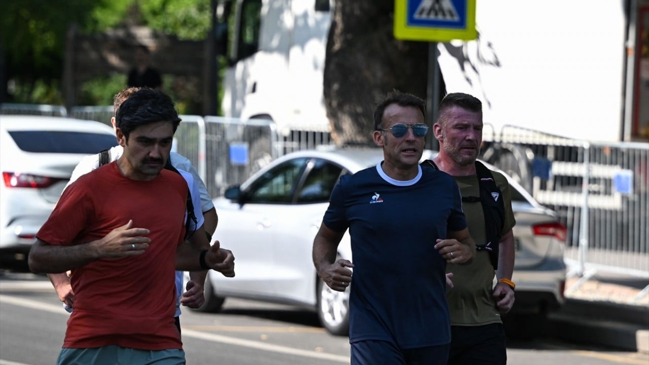 Foto - Günlerdir algı operasyonu yapıyorlardı! Macron caddede koştu Sözcü havasını aldı