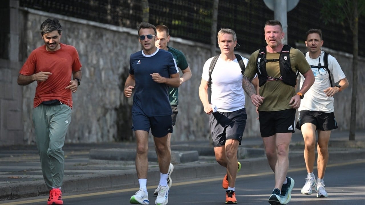 Foto - Günlerdir algı operasyonu yapıyorlardı! Macron caddede koştu Sözcü havasını aldı