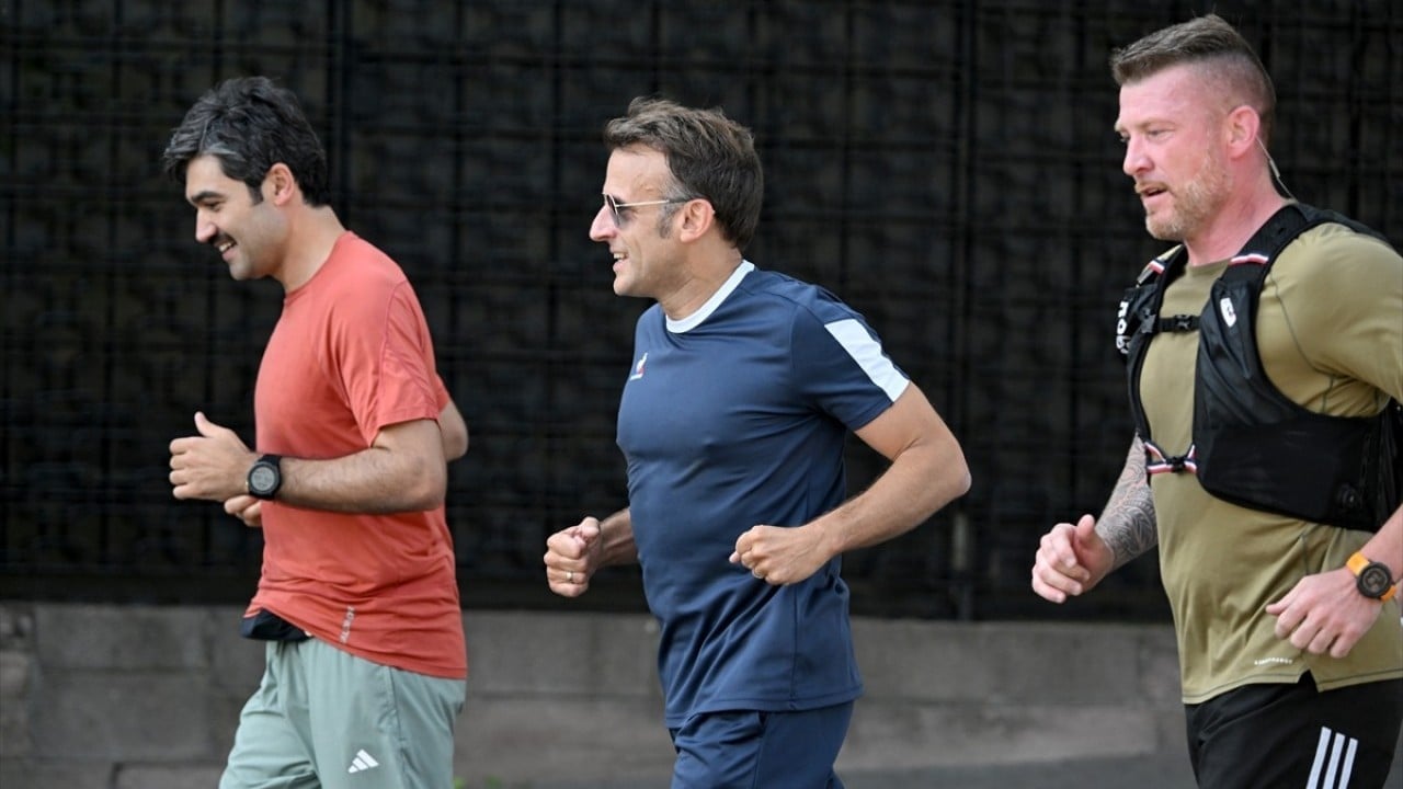 Foto - Günlerdir algı operasyonu yapıyorlardı! Macron caddede koştu Sözcü havasını aldı