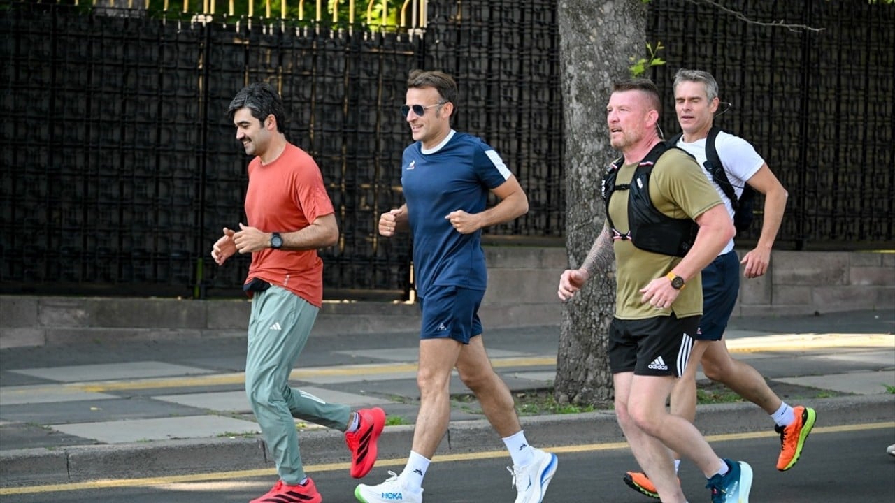 Foto - Günlerdir algı operasyonu yapıyorlardı! Macron caddede koştu Sözcü havasını aldı