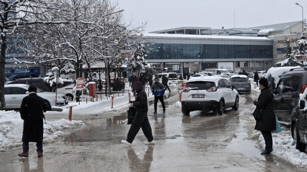 Foto - Şehir beyaza büründü: Yüksek kesimlerde hayat durma noktasına geldi
