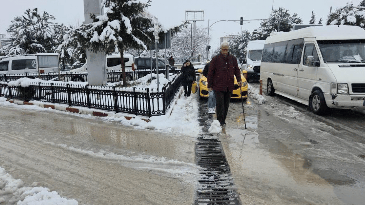 Foto - Şehir beyaza büründü: Yüksek kesimlerde hayat durma noktasına geldi