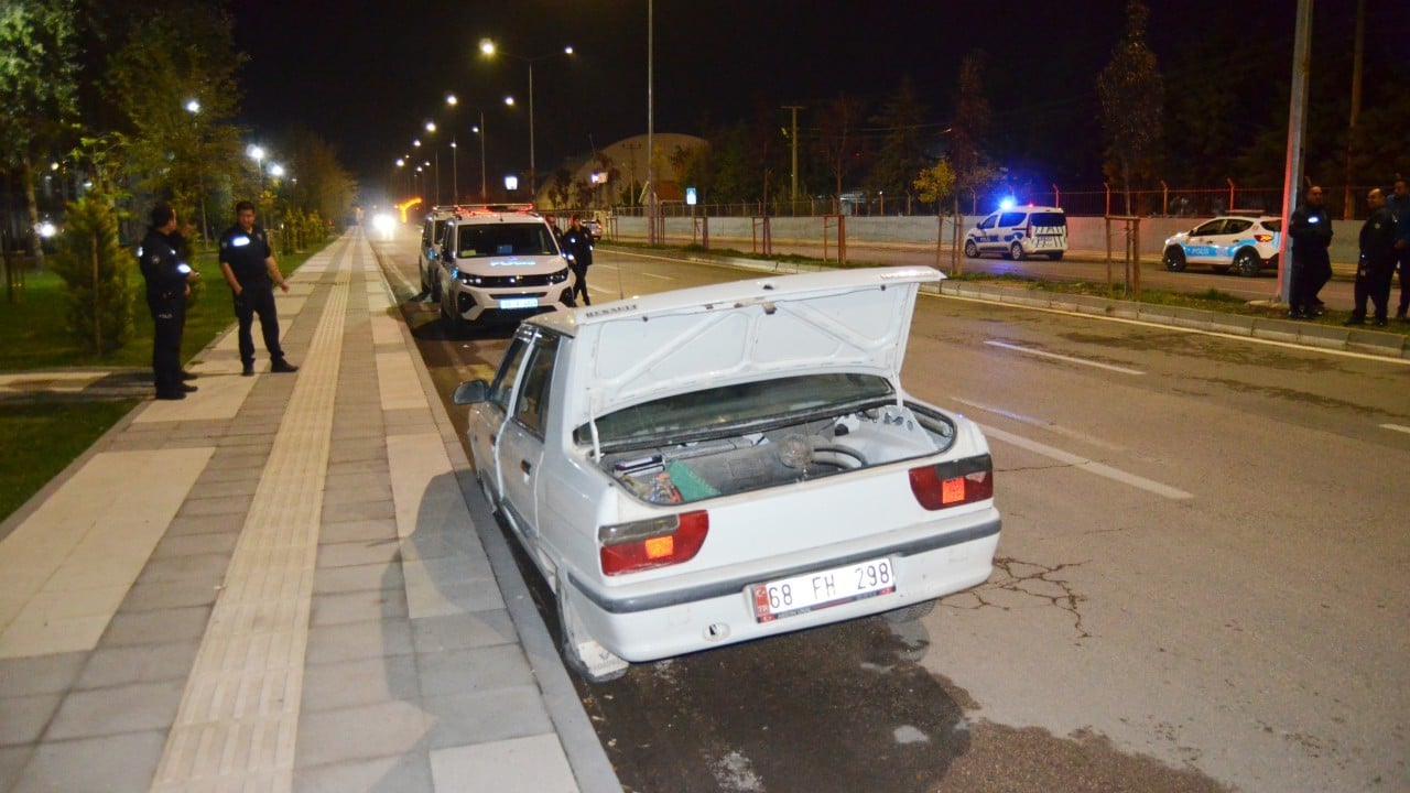 Foto - Şehir farklı rezalet aynı! Ayyaşlar yolda vatandaşın canı darda