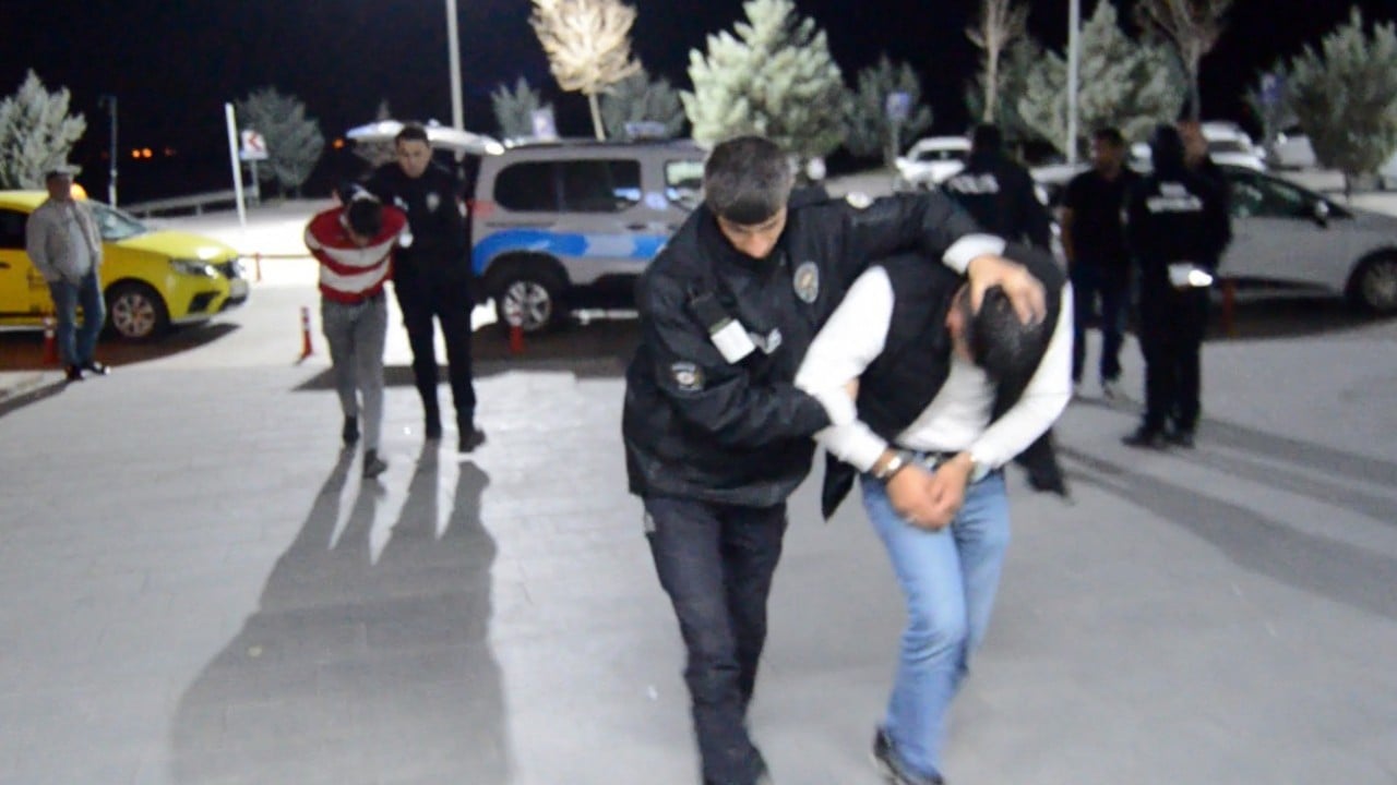 Foto - Şehir farklı rezalet aynı! Ayyaşlar yolda vatandaşın canı darda