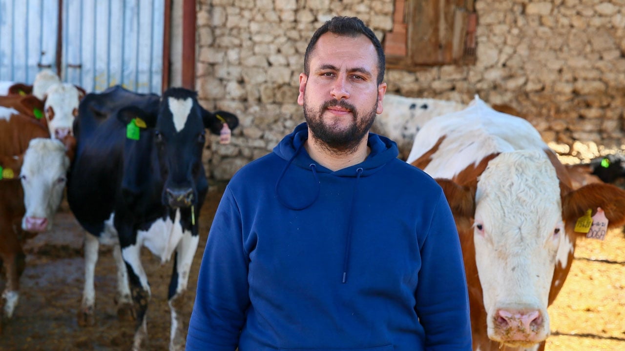 Foto - Şehir hayatını bırakıp köyüne döndü! 4 inekle başladı, kendi çiftliğini kurdu