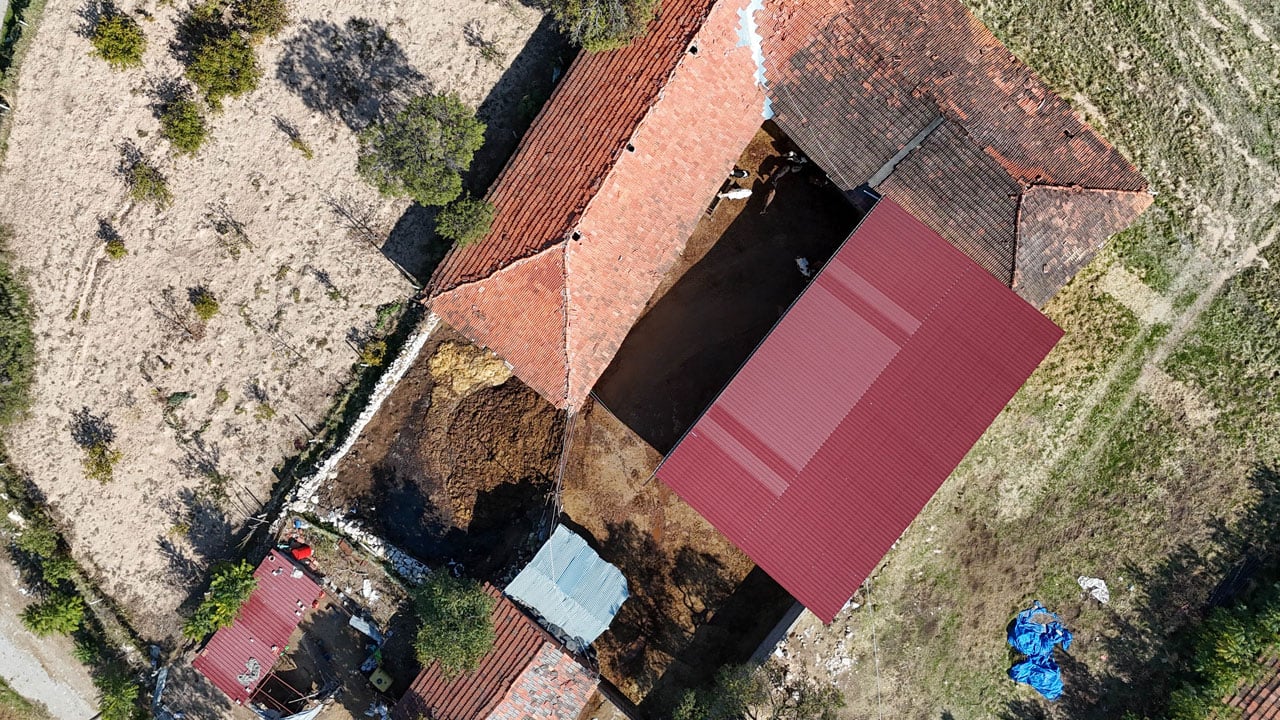 Foto - Şehir hayatını bırakıp köyüne döndü! 4 inekle başladı, kendi çiftliğini kurdu