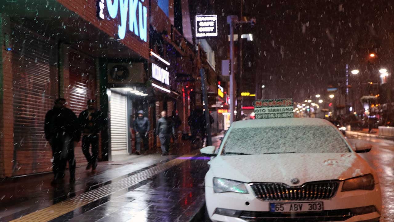 Foto - Şehir merkezinde kar yağışı etkili oldu