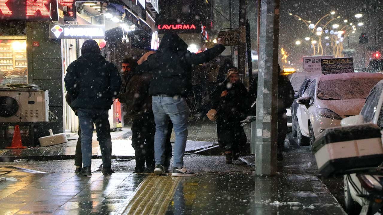 Foto - Şehir merkezinde kar yağışı etkili oldu
