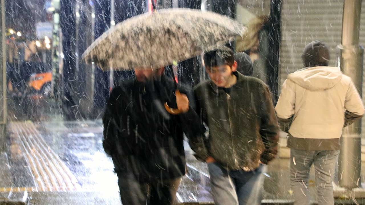 Foto - Şehir merkezinde kar yağışı etkili oldu