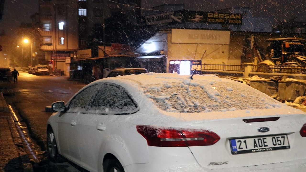 Foto - Şehir merkezinde kar yağışı etkili oldu