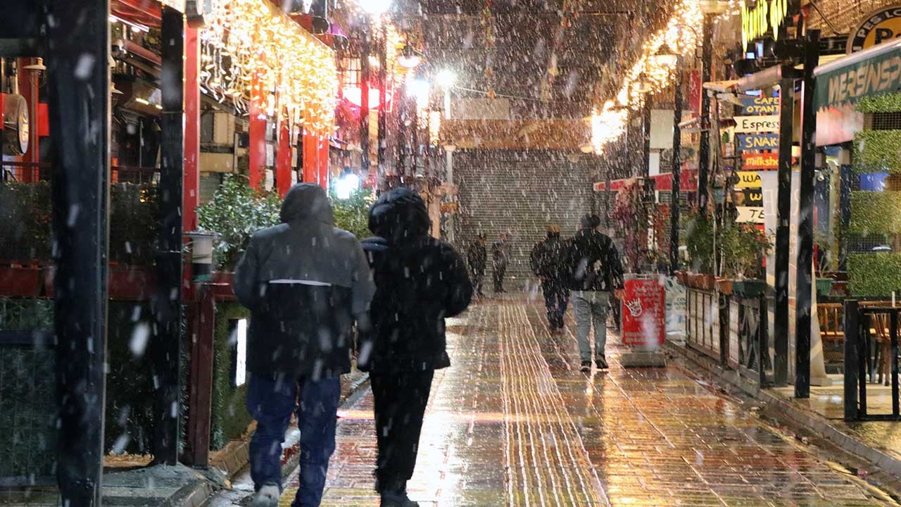 Foto - Şehir merkezinde kar yağışı etkili oldu