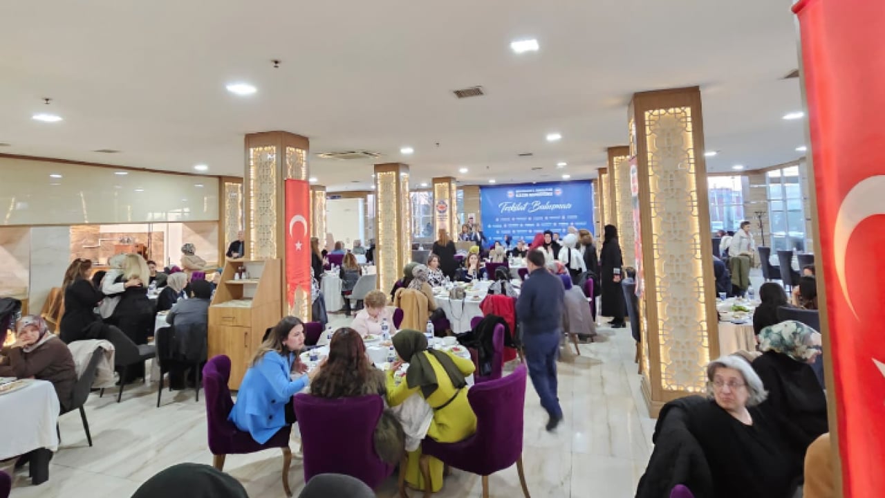 Foto - Şehit anneleri ve işten atılan kadınlar aynı sofrada buluştu