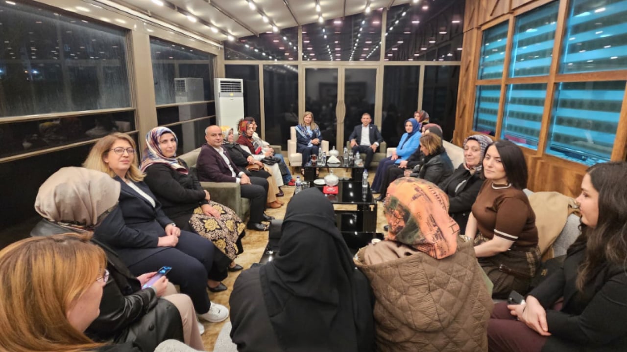 Şehit anneleri ve işten atılan kadınlar aynı sofrada buluştu