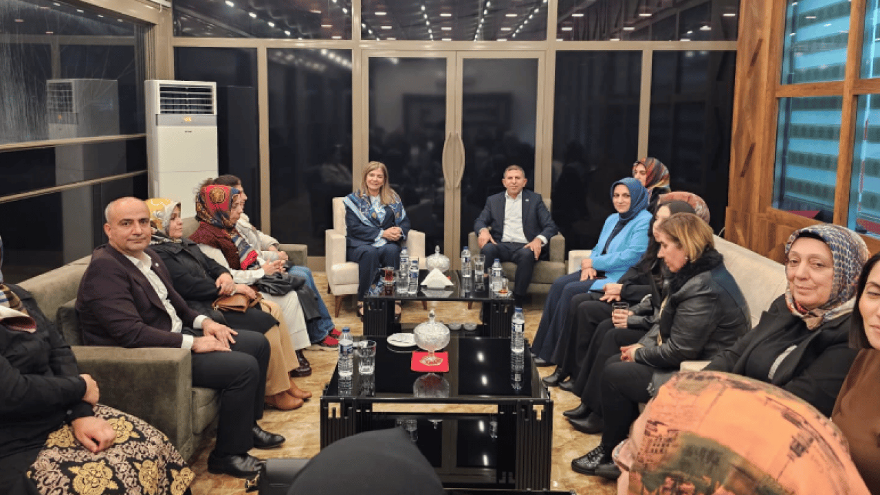 Foto - Şehit anneleri ve işten atılan kadınlar aynı sofrada buluştu