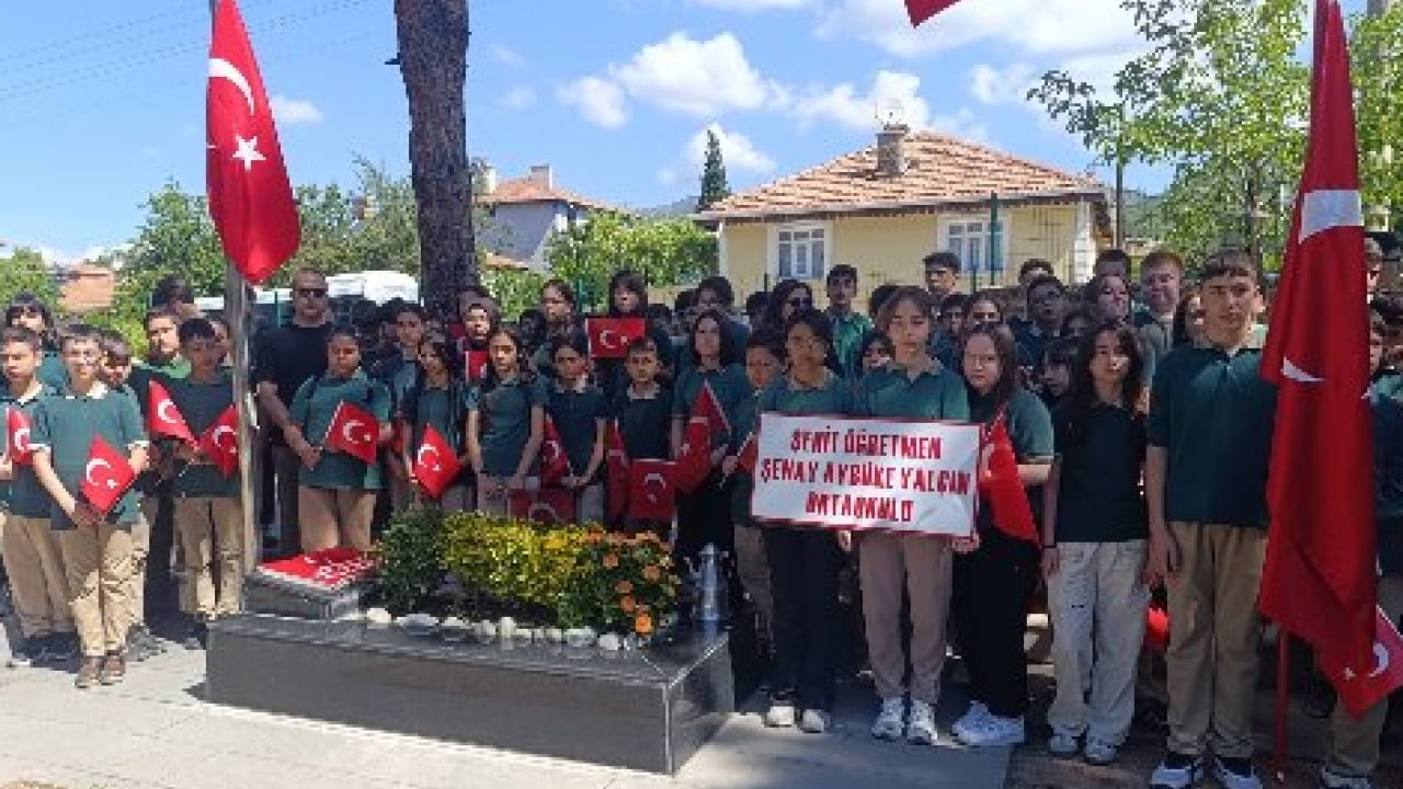 Foto - Şehit Aybüke öğretmen dualarla anıldı! ‘Seni öldürende yoktur din iman'