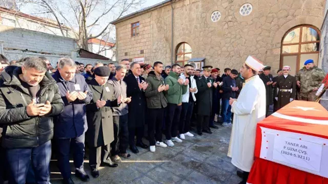 Foto - Şehit babasının giysileri görenleri kahretti