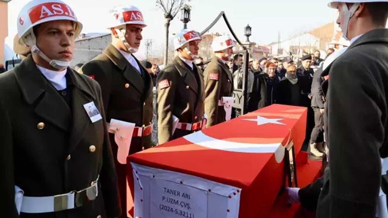 Foto - Şehit babasının giysileri görenleri kahretti