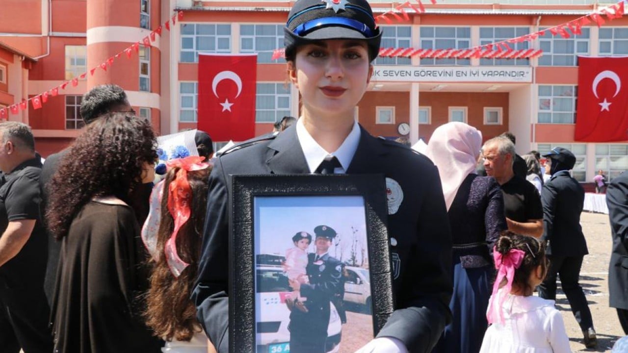 Şehit babasının izinden gitti! O da polis oldu