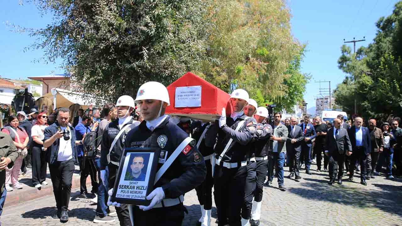 Foto - Şehit polise son görev