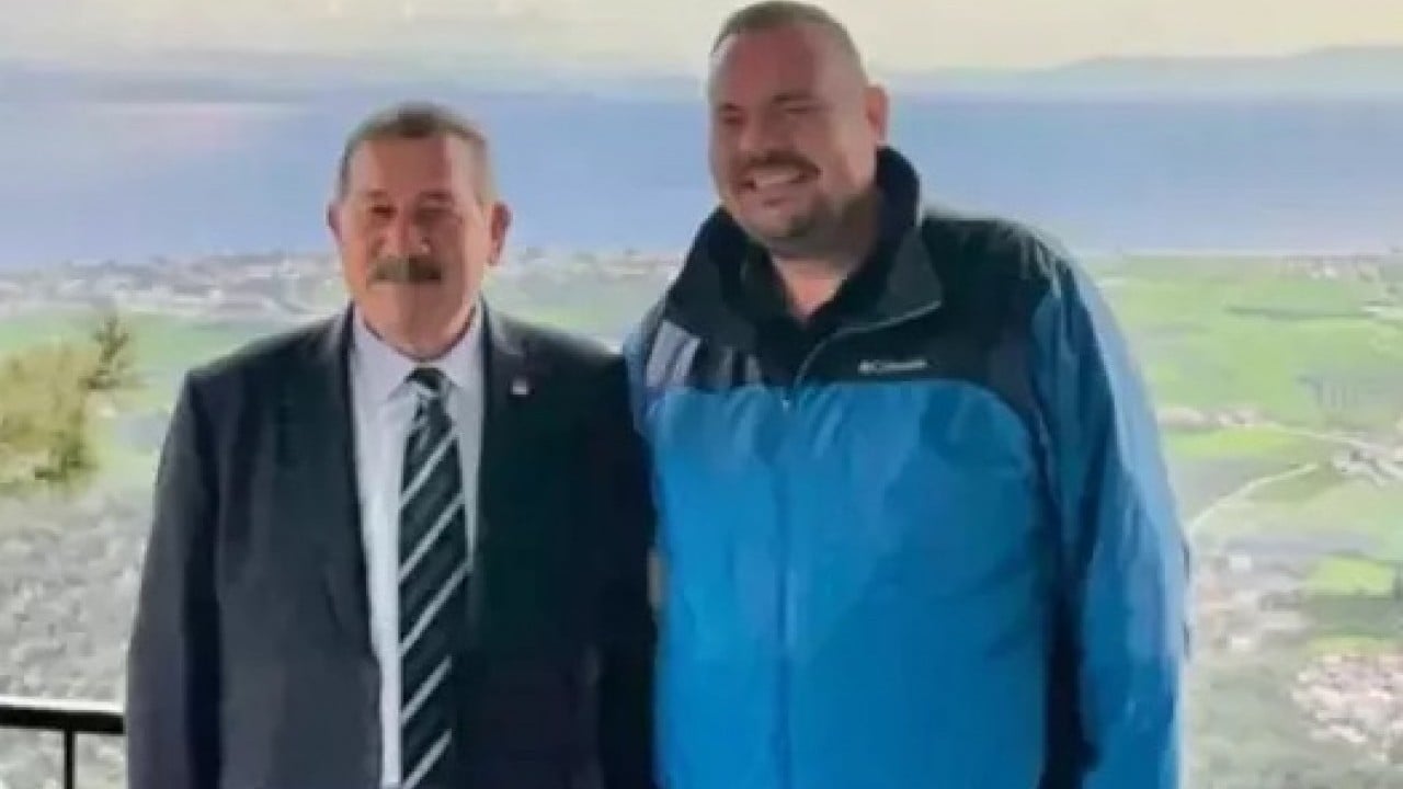 Foto - Şehit tabutunun başında kıkır kıkır gülen belediye başkanının oğlundan skandal paylaşım! Yuh olsun size be