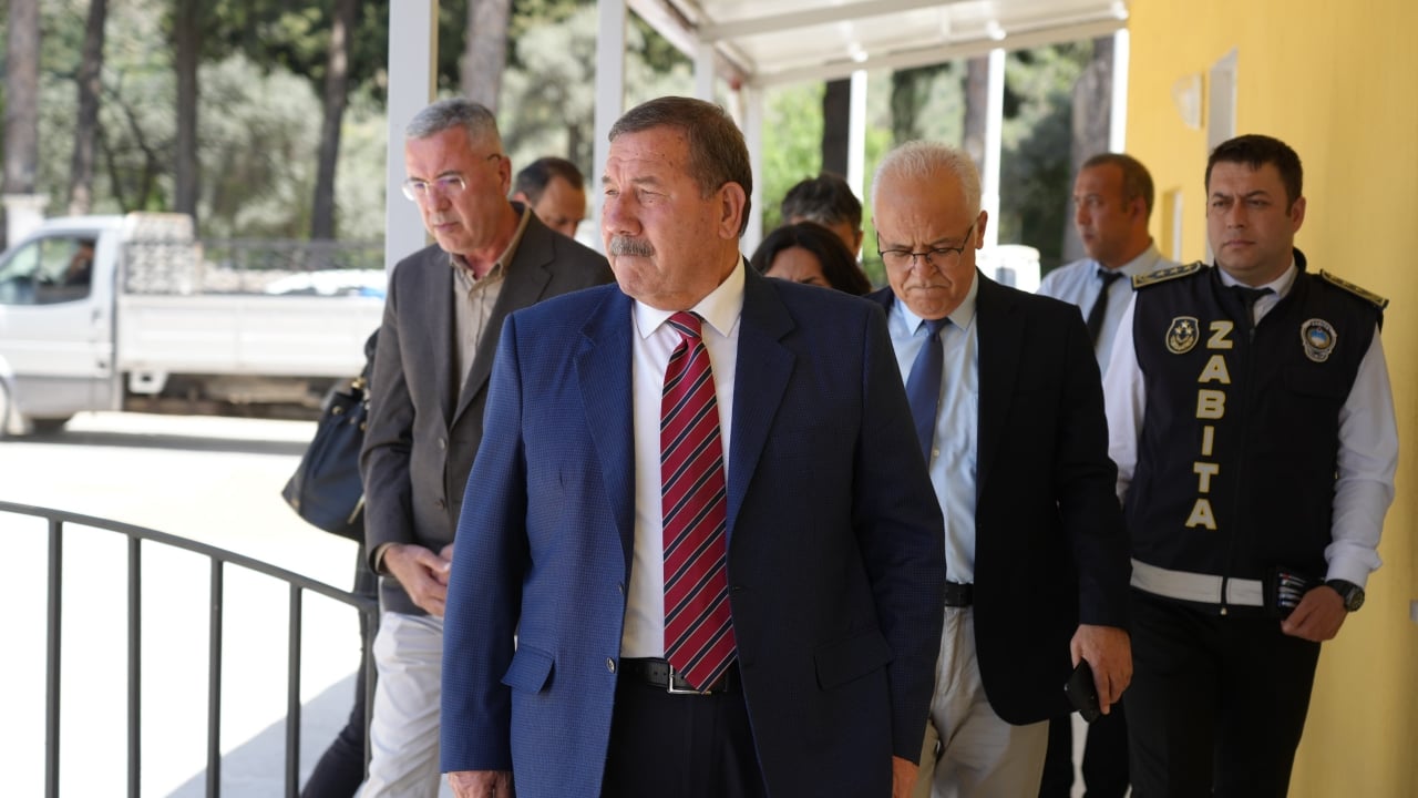 Foto - Şehit tabutunun başında kıkır kıkır gülen belediye başkanının oğlundan skandal paylaşım! Yuh olsun size be