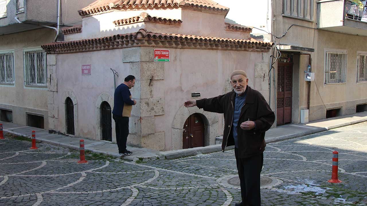 Foto - Şehzadeler şehrinde 9 türbeye kilit vuruldu! Sebebi 'yok artık' dedirtecek