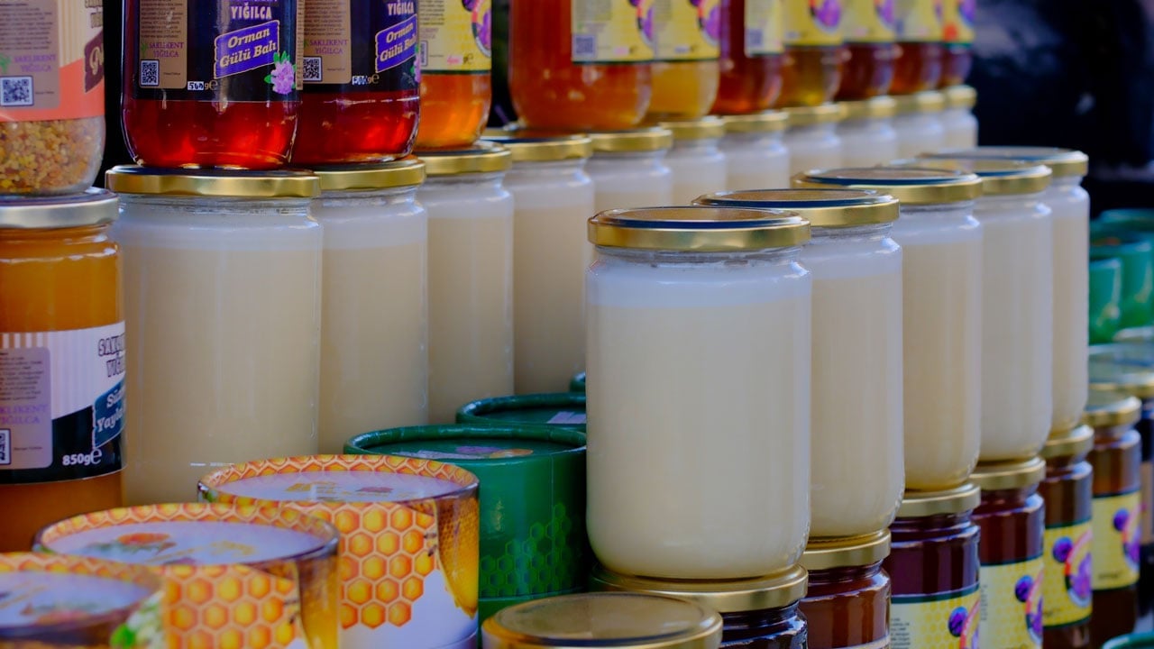 Foto - Şekerlenmiş sanılıyor ama değil! İşte beyaz balın gerçeği