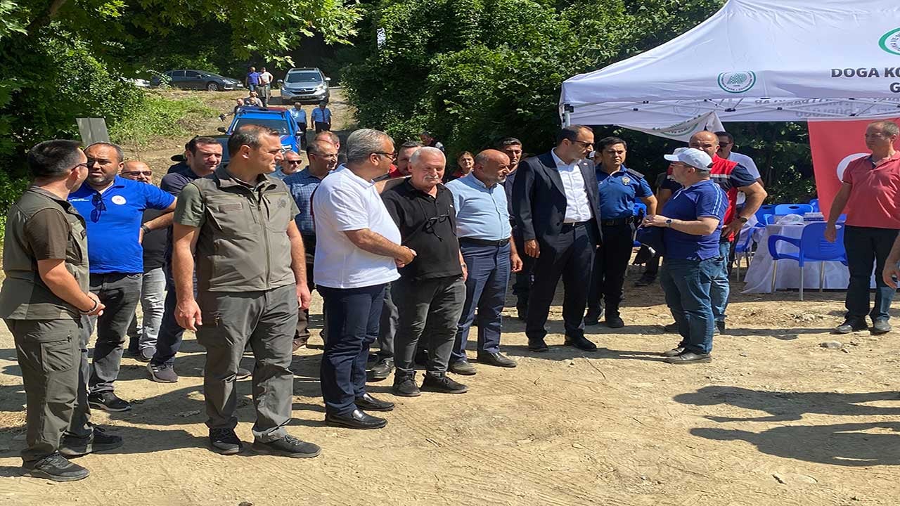 Foto - Sel felaketinin yaraları doğaya nefes aldırarak sarılıyor! O çaya tam 15 bin alabalık bırakıldı!
