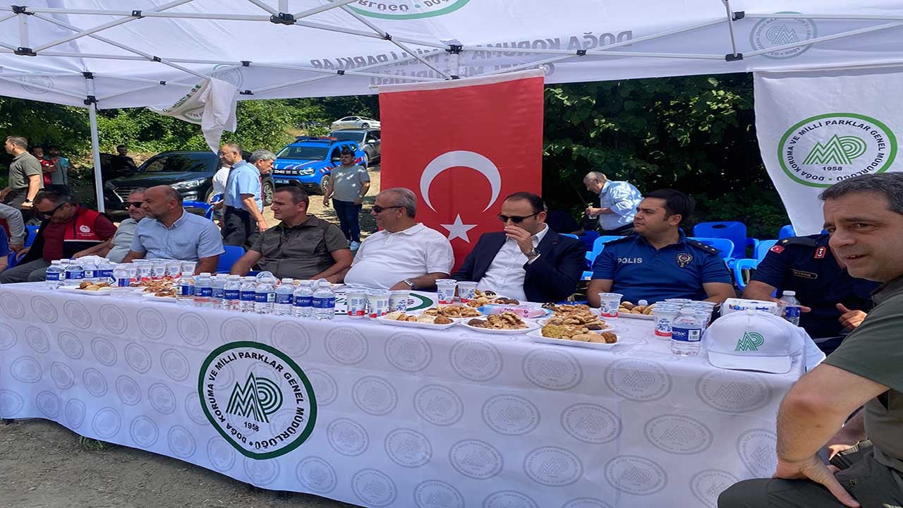 Foto - Sel felaketinin yaraları doğaya nefes aldırarak sarılıyor! O çaya tam 15 bin alabalık bırakıldı!