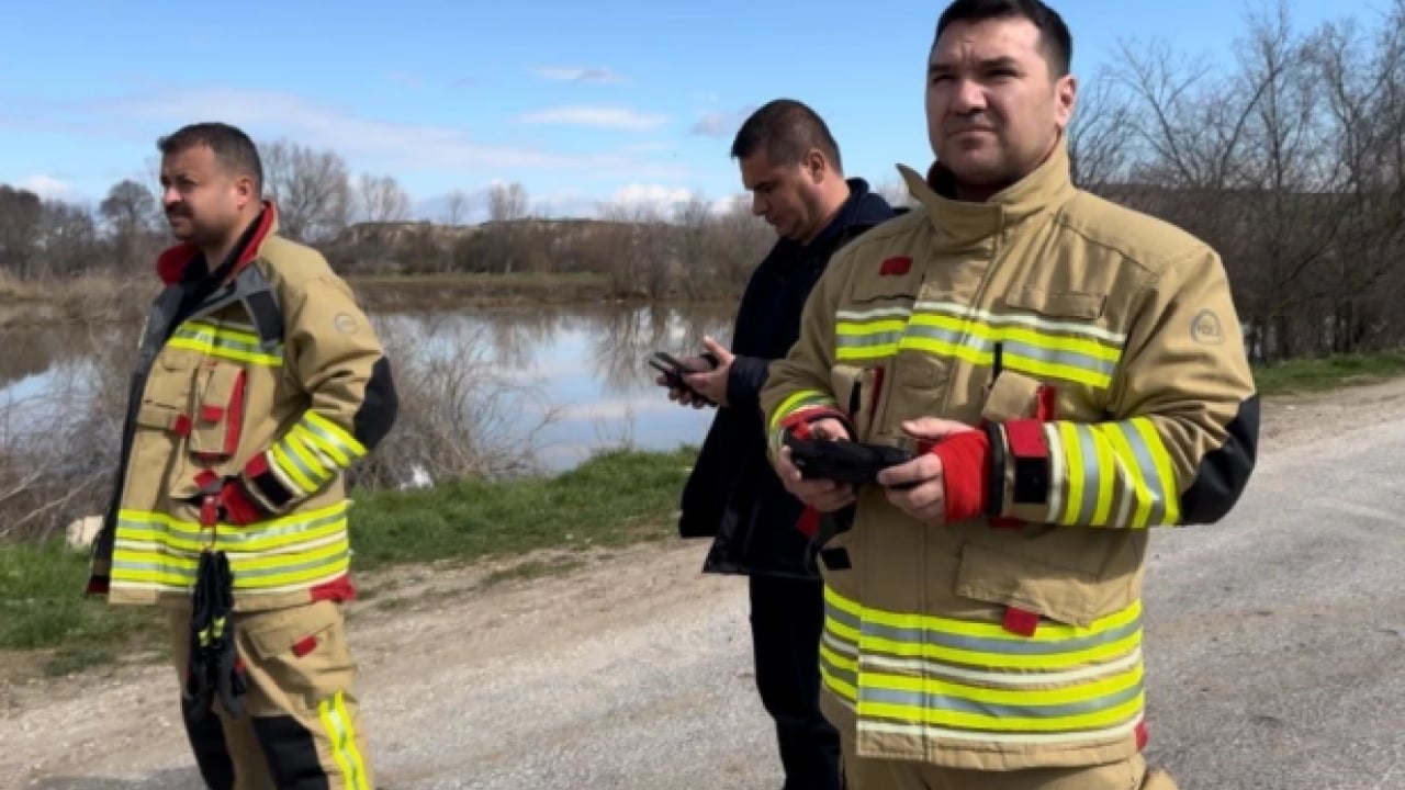 Foto - Sel sularının ortasında kaldı! 3 gün boyunca çaresizce bekledi
