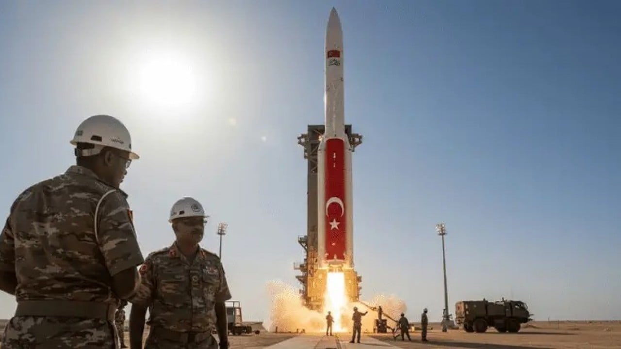 Foto - Selçuk Bayraktar duyurdu! Üç ülke istihbarat uydularını bölgeye yönlendirdi