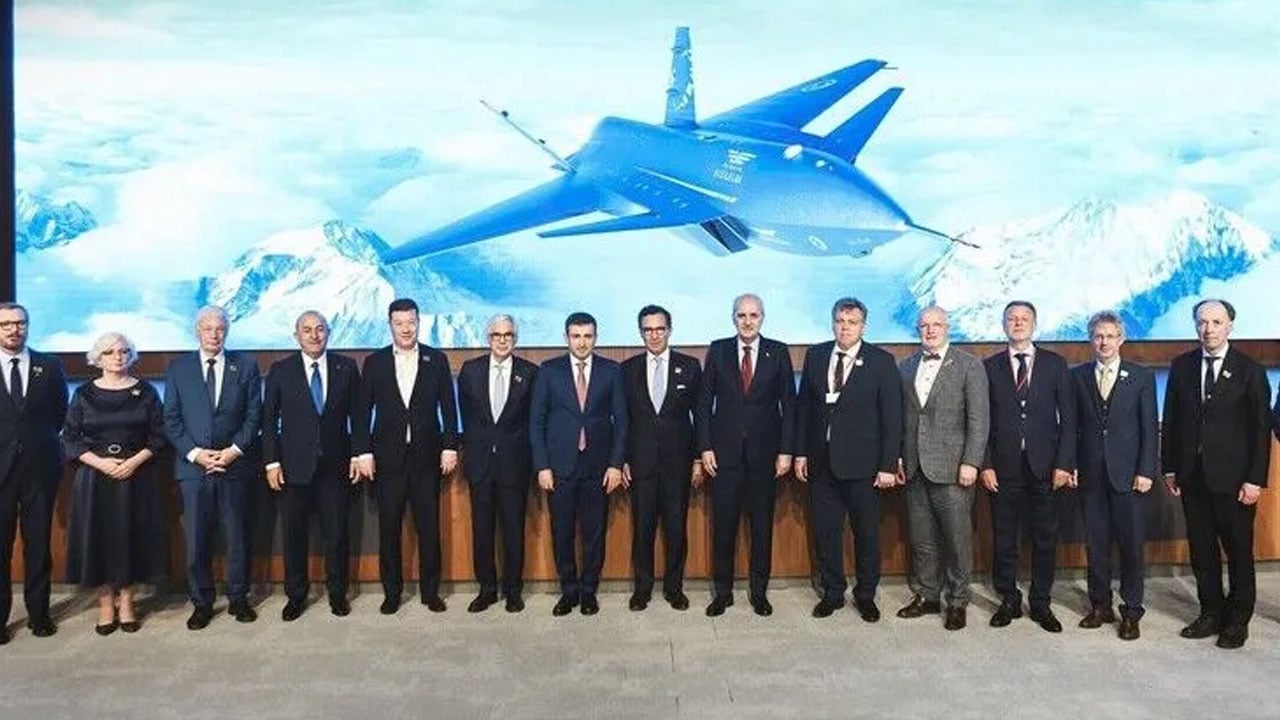 Foto - Selçuk Bayraktar, NATO'ya KIZILELMA'yı anlattı: 30 yıl içinde dünyadaki tüm savaş uçakları insansız olacak! Buna da biz öncülük edeceğiz