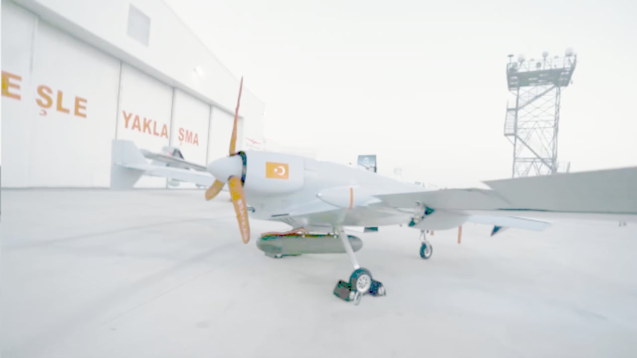 Foto - Selçuk Bayraktar "sürpriz" deyip duyurdu! Savaş sürerken Türkiye’den çok konuşulacak "kamikaze İHA" hamlesi