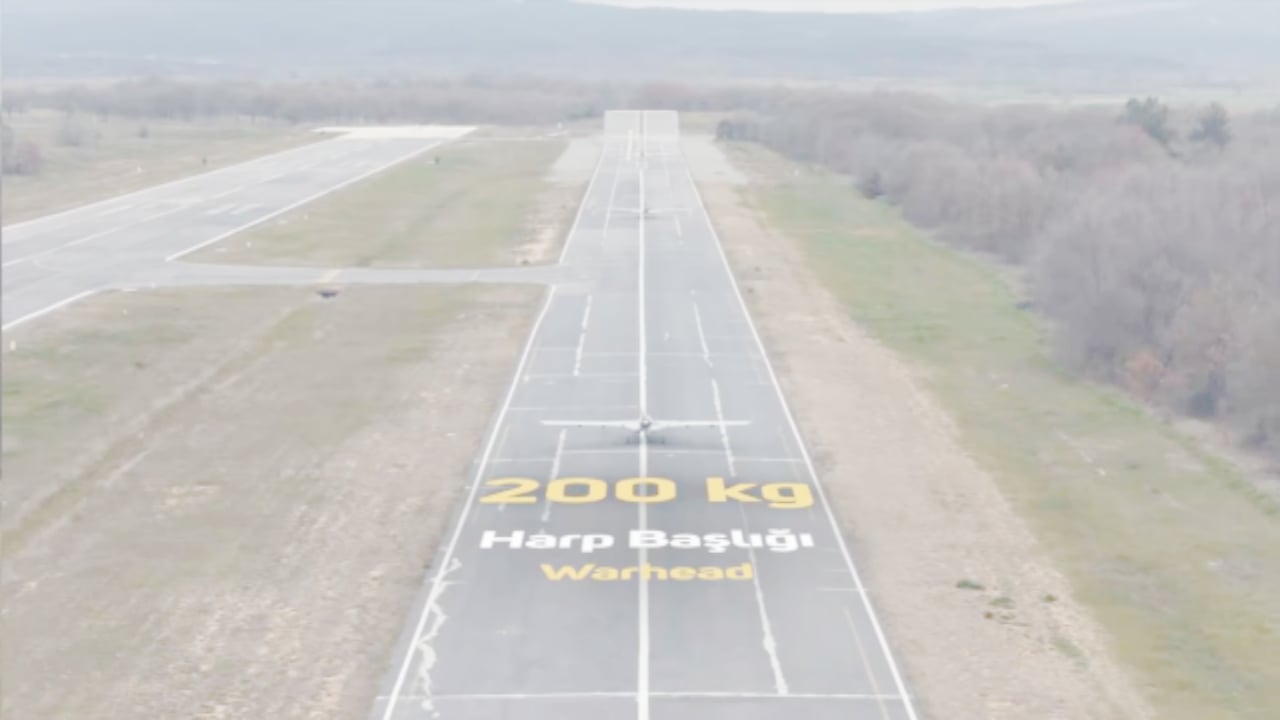 Foto - Selçuk Bayraktar "sürpriz" deyip duyurdu! Savaş sürerken Türkiye’den çok konuşulacak "kamikaze İHA" hamlesi