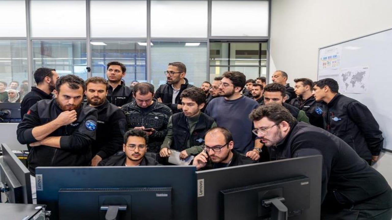 Foto - Selçuk Bayraktar’ın alkışlamaktan elleri kızardı! Fergani dünyada bir ilki başardı