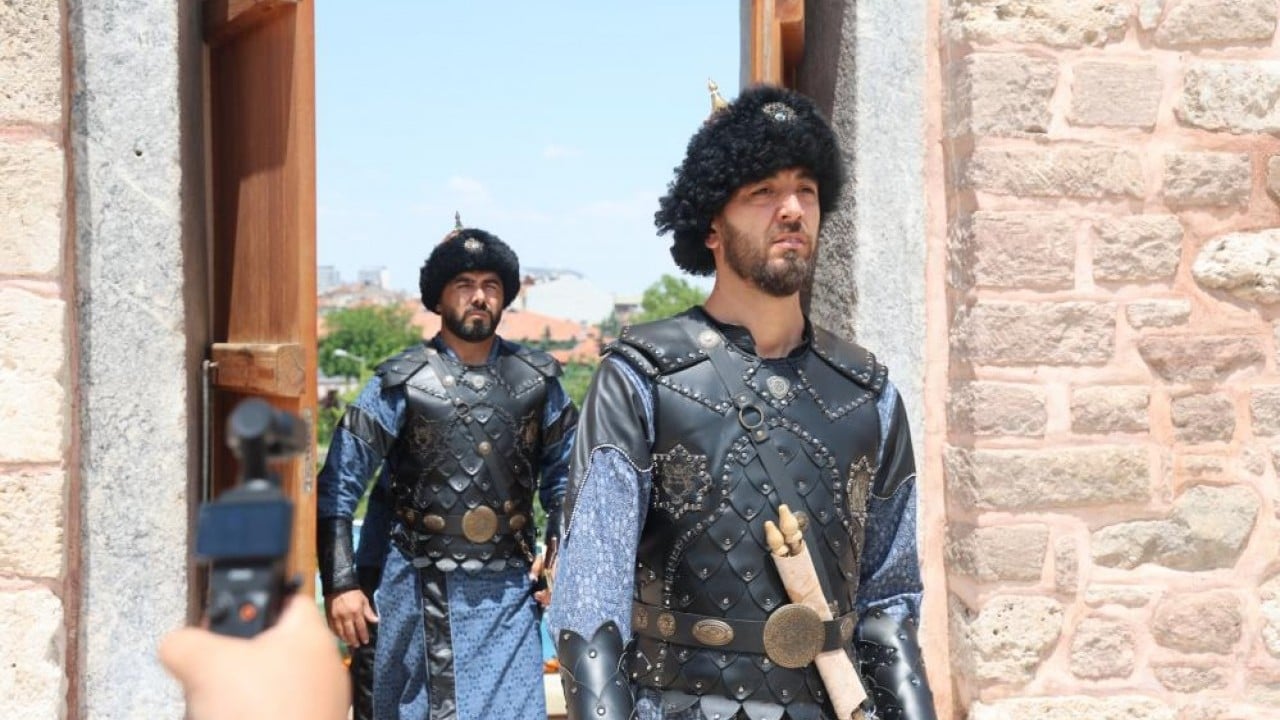 Foto - Selçuklu Sultanlar Türbesi'nde Her Cuma namazı sonrası saygı nöbeti