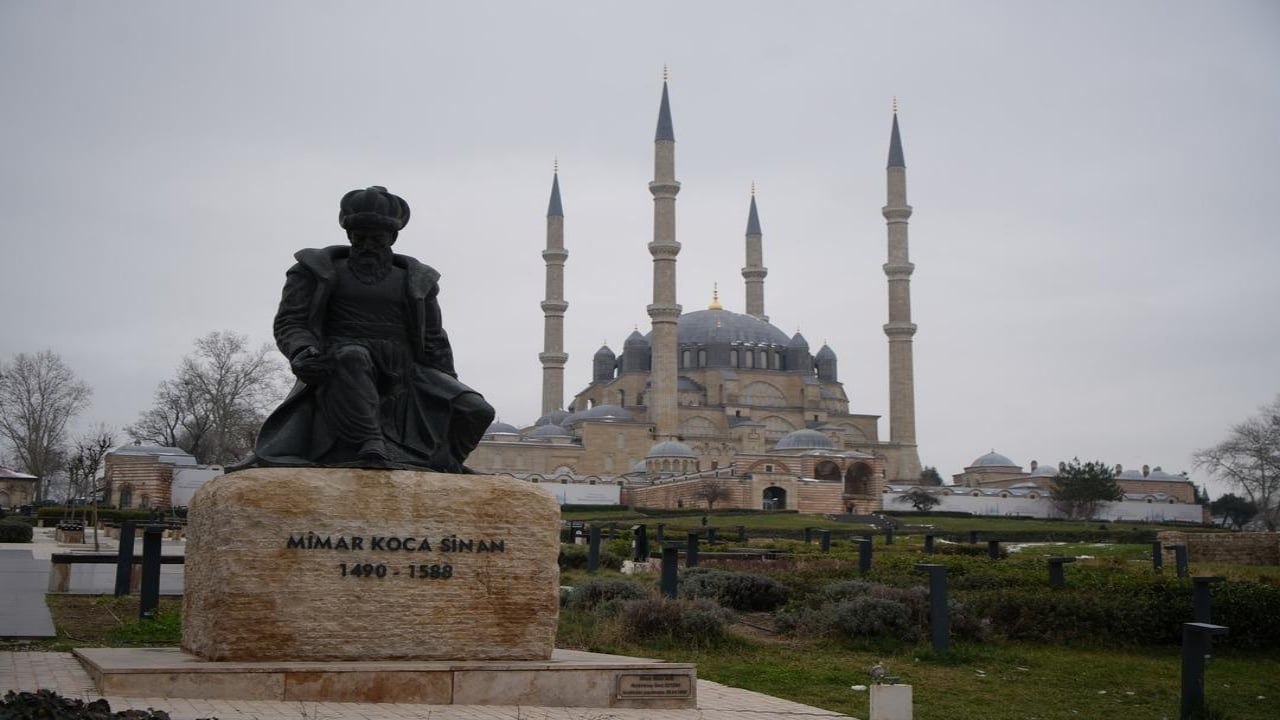 Selimiye’nin sır gibi saklanan kubbesi açıldı! Tartışmaların odağındaki yazılar ilk kez görüntülendi