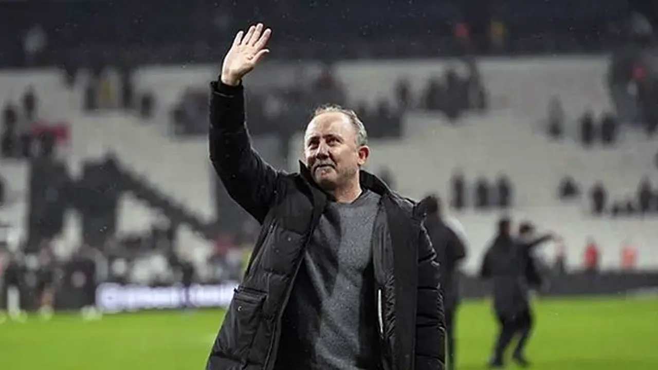 Foto - Sergen Yalçın bırakacak mı? Topu taraftara attı