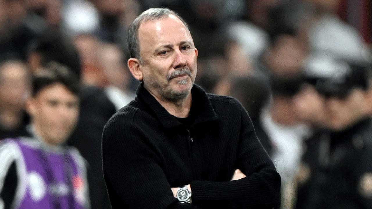 Foto - Sergen Yalçın bırakacak mı? Topu taraftara attı
