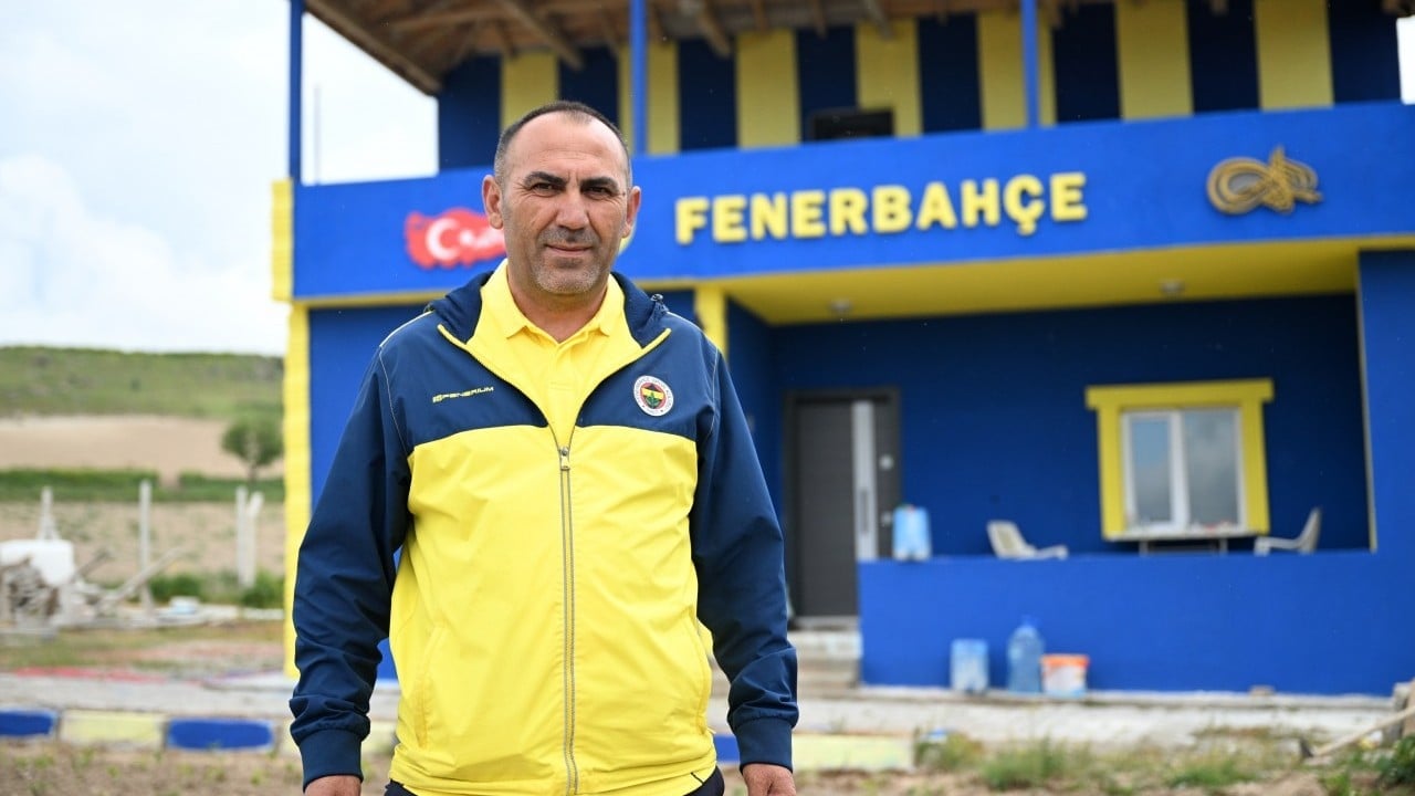 Foto - Sevgi duvarları aştı: Fenerbahçe taraftarı evinin duvarlarını gönül verdiği takımın renklerine boyattı