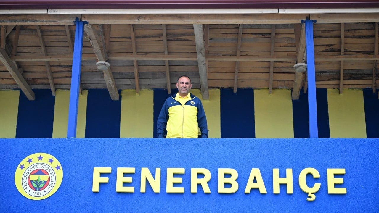 Foto - Sevgi duvarları aştı: Fenerbahçe taraftarı evinin duvarlarını gönül verdiği takımın renklerine boyattı