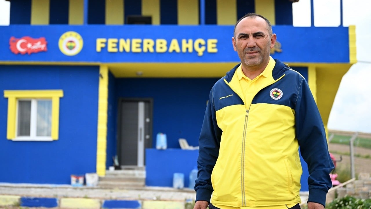 Foto - Sevgi duvarları aştı: Fenerbahçe taraftarı evinin duvarlarını gönül verdiği takımın renklerine boyattı