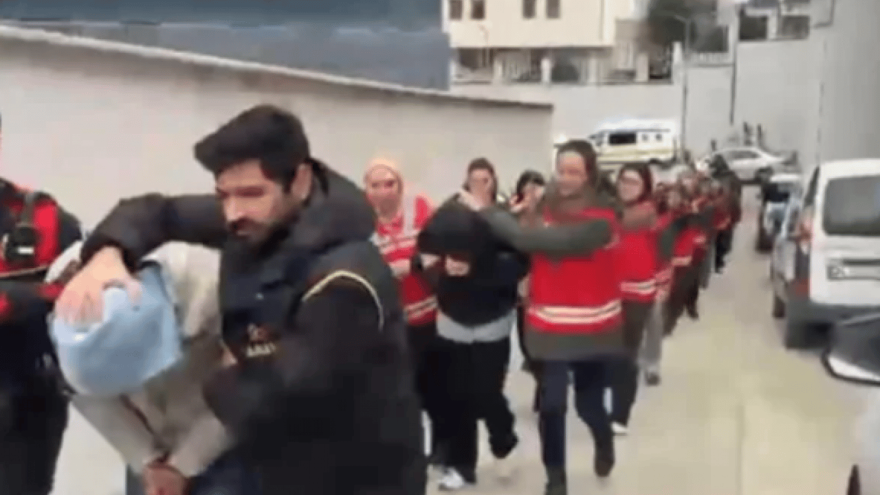 Foto - Sevgililer günü öncesi ‘büyü’ tuzağı: 46 milyonluk vurgun çökertildi