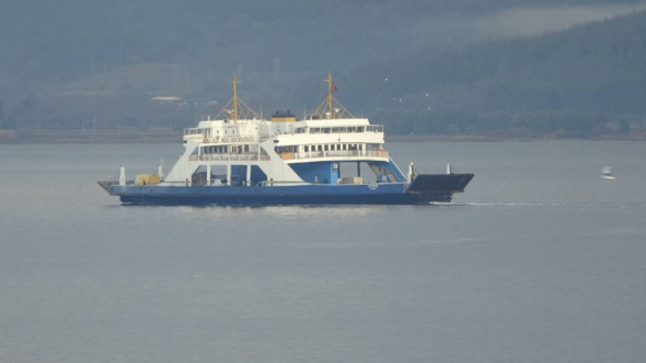 Foto - Seyahat edecekler dikkat: Gökçeada ve Bozcaada feribot seferlerine fırtına engeli