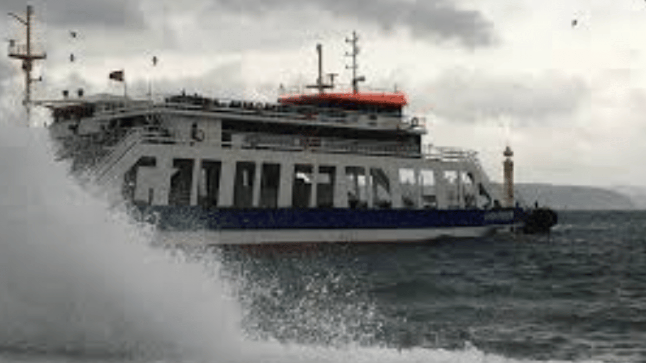Foto - Seyahat edecekler dikkat: Gökçeada ve Bozcaada feribot seferlerine fırtına engeli