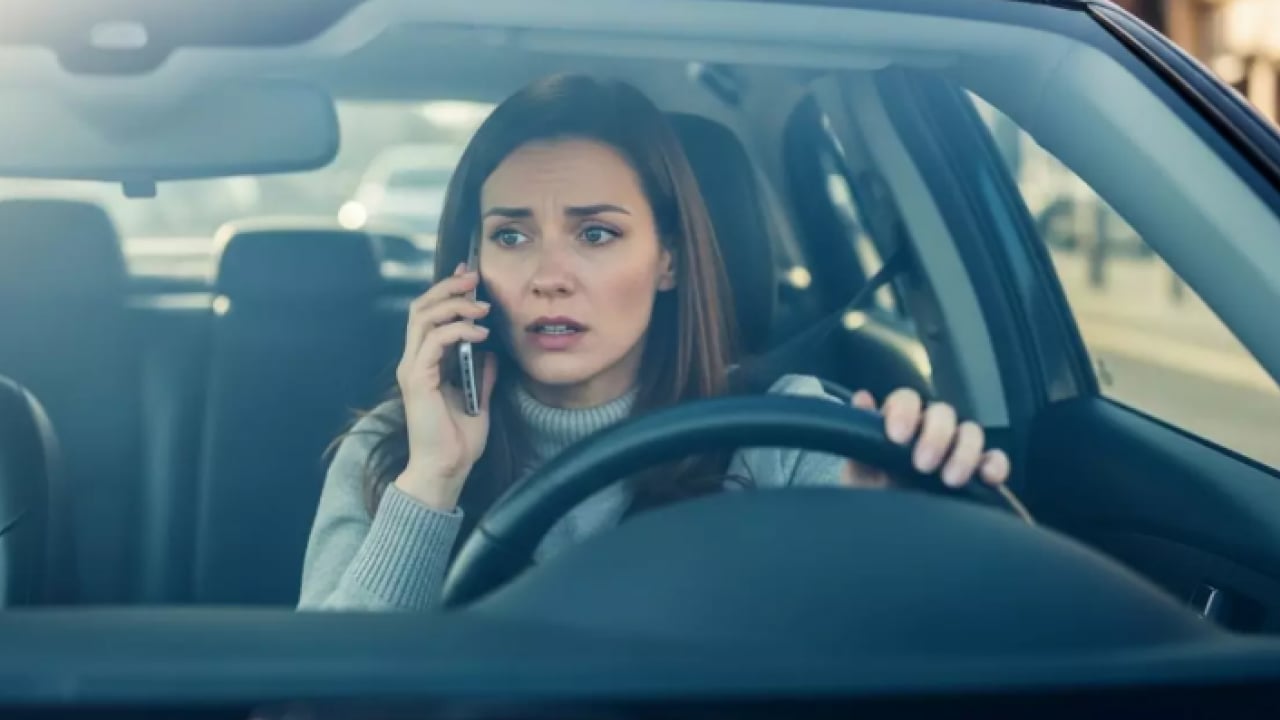 Foto - Seyir halinde bunu yapan yandı! 3'üncüde ehliyet gidecek!