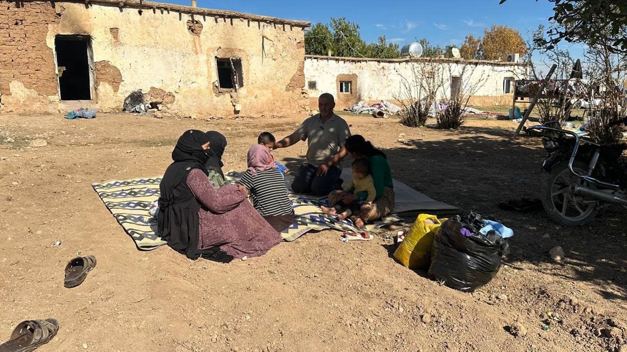Foto - Mucize: Şanlıurfa'da günlerdir yanan ev dualarla zikirlerle söndürüldü